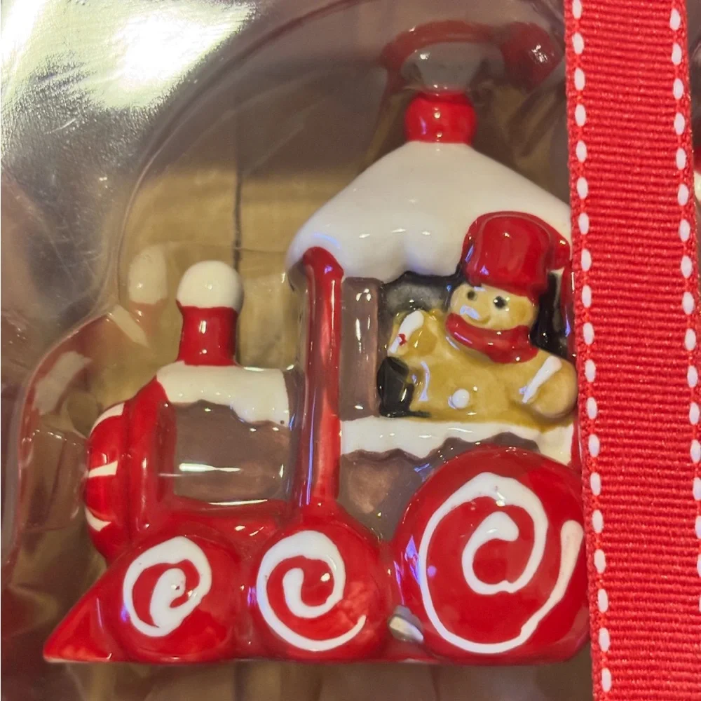 Adorable Blue Sky Salt & Pepper Shakers Clayworks. Christmas New